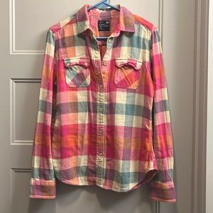 American Eagle pink orange and white plaid flannel button up shirt, size M